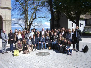 Die Schülerinnen und Schüler des HSG zusammen mit ihren Austauschpartnern und den Lehrern (Foto: K. Scheck).